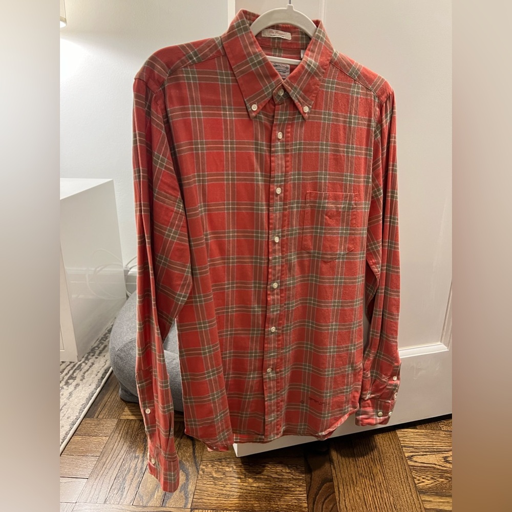 Men’s Medium Gant “The Hugger” soft button down shirt. Lightly worn. Like New.